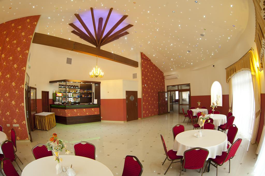 Hotel & Restauracja Okraglak Chęciny Εξωτερικό φωτογραφία