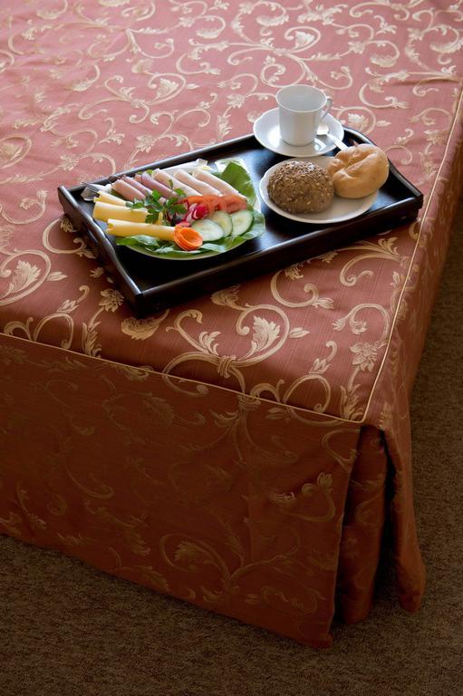 Hotel & Restauracja Okraglak Chęciny Δωμάτιο φωτογραφία