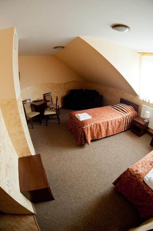 Hotel & Restauracja Okraglak Chęciny Δωμάτιο φωτογραφία