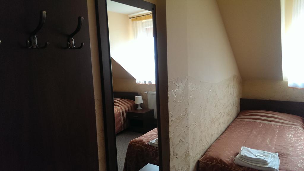 Hotel & Restauracja Okraglak Chęciny Δωμάτιο φωτογραφία