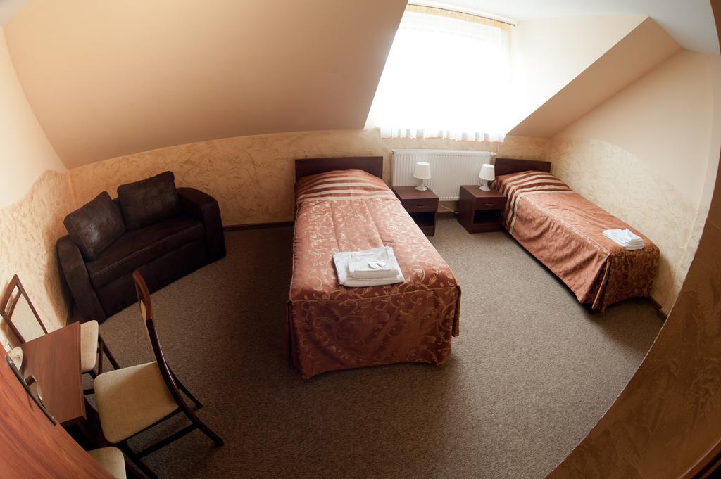 Hotel & Restauracja Okraglak Chęciny Δωμάτιο φωτογραφία