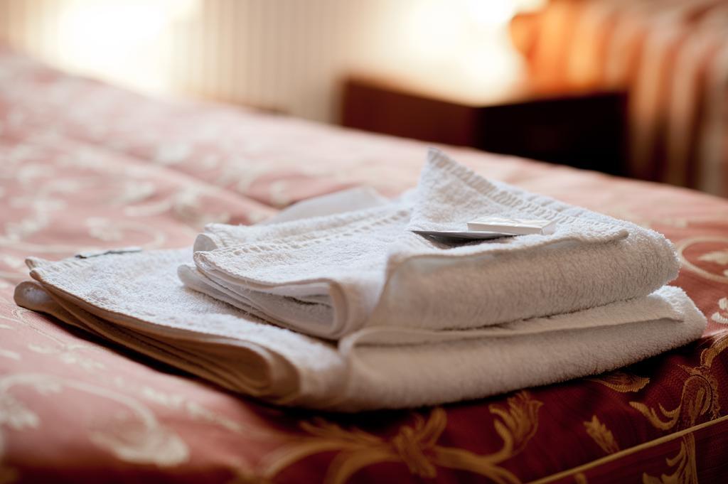 Hotel & Restauracja Okraglak Chęciny Δωμάτιο φωτογραφία